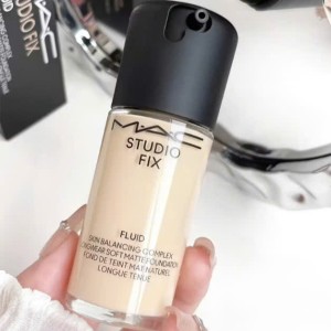 Phiên bản mới Kem nền Mac dạng lỏng không tì vết 30ml