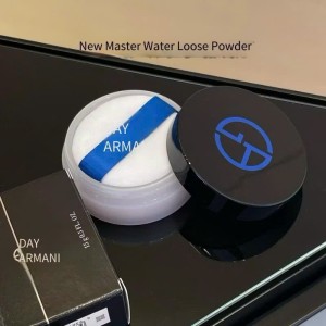 Phấn phủ bột Giorgio Armani mỏng mịn kiềm dầu,che phủ hiệu quả các khuyết điểm trên da